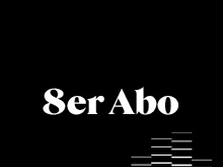 Schwarze Karte in Kreditkartenformat mit Text 8er Abo