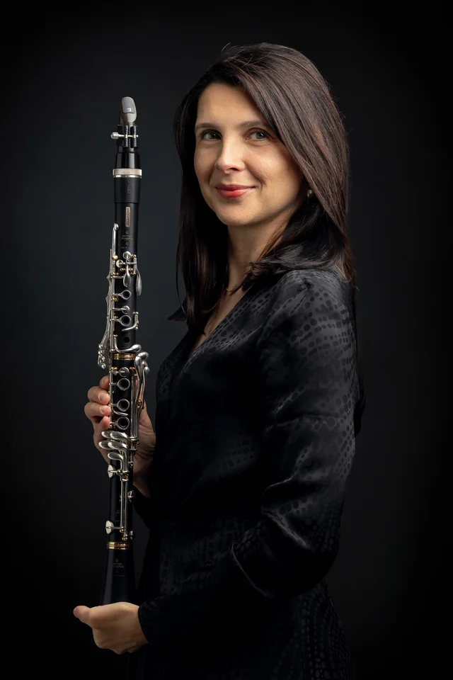 Rossana Rossignoli, Musikerin mit Klarinette in der Hand