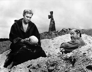 Ein Filmstill: Innokenti Smoktunowski in Grigori Kosinzews Hamlet-Verfilmung von 1964 in schwarzweiss.