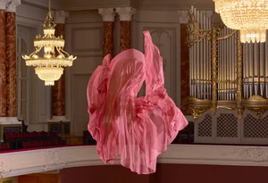 Fotografie zur Idee des Schwebens zwischen Märchen, Musik und Raum von Mark Niedermann